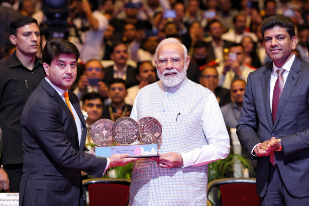 PM- Modi- mobile- phone- creation- studio
